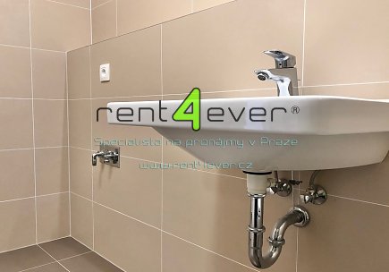 Pronájem bytu, Letňany, Škrábkových, byt 1+kk, 35 m2, novostavba, balkon, nevybavený, Rent4Ever.cz