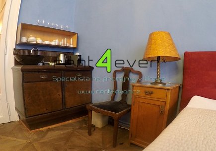 Pronájem bytu, Malá Strana, Tržiště, byt 2+kk, 50 m2, cihla, částečně zařízený nábytkem, Rent4Ever.cz