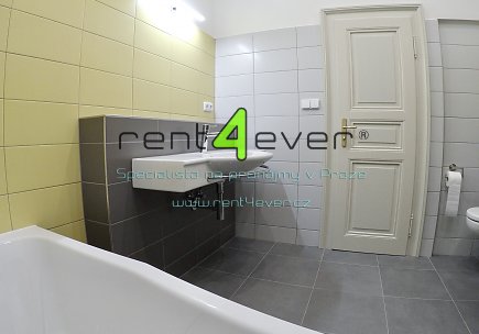 Pronájem bytu, Smíchov, Lidická, byt 2+1, 75 m2, cihla, po rekonstrukci, komora, výtah, nevybavený, Rent4Ever.cz