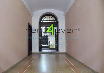Pronájem bytu, Smíchov, Lidická, byt 2+1, 75 m2, cihla, po rekonstrukci, komora, výtah, nevybavený, Rent4Ever.cz