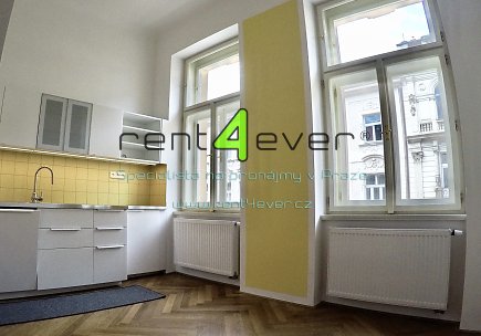 Pronájem bytu, Smíchov, Lidická, byt 2+1, 75 m2, cihla, po rekonstrukci, komora, výtah, nevybavený, Rent4Ever.cz