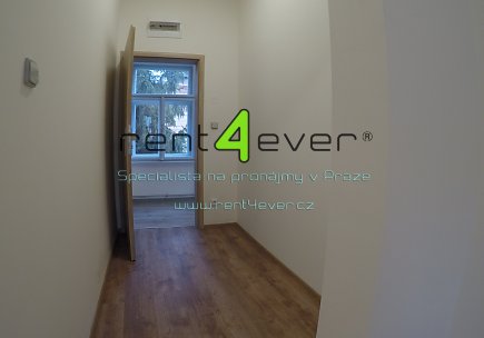 Pronájem bytu,  Nové Město, Na slupi, 2+kk, 39 m2, cihla, po celkové rekonstrukci, nezařízený, Rent4Ever.cz