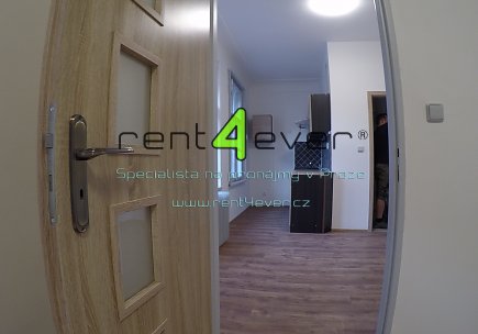 Pronájem bytu,  Nové Město, Na slupi, 2+kk, 39 m2, cihla, po celkové rekonstrukci, nezařízený, Rent4Ever.cz