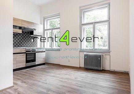 Pronájem bytu,  Nové Město, Na slupi, 2+kk, 32 m2, cihla, po celkové rekonstrukci, nezařízený, Rent4Ever.cz