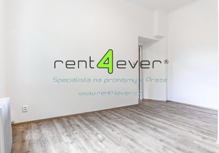 Pronájem bytu,  Nové Město, Na slupi, 2+kk, 32 m2, cihla, po celkové rekonstrukci, nezařízený, Rent4Ever.cz