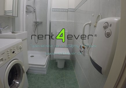 Pronájem bytu, Metro A Strašnická, Srbínská, byt 1+1, 46 m2, po rekonstrukci, nevybavený, Rent4Ever.cz