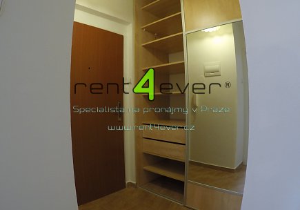 Pronájem bytu, Metro A Strašnická, Srbínská, byt 1+1, 46 m2, po rekonstrukci, nevybavený, Rent4Ever.cz