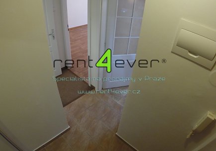 Pronájem bytu, Metro A Strašnická, Srbínská, byt 1+1, 46 m2, po rekonstrukci, nevybavený, Rent4Ever.cz