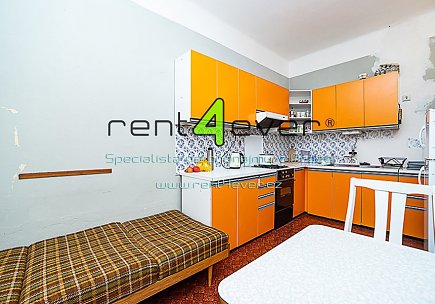 Pronájem bytu, Holešovice, Šternberkova, pronájem pokoje 18 m2, s balkonem, vybavený nábytkem, Rent4Ever.cz