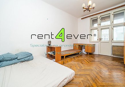 Pronájem bytu, Holešovice, Šternberkova, pronájem pokoje 18 m2, s balkonem, vybavený nábytkem, Rent4Ever.cz