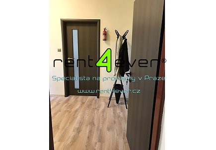 Pronájem bytu, Prosek, Na vyhlídce, mezonetový byt 5+kk, 100 m2 v RD, nezařízený nábytkem, Rent4Ever.cz