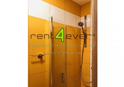 Pronájem bytu, Smíchov, Na Laurové, suterénní byt 1+kk, 16 m2, po kompletní rekonstrukci, zařízený, Rent4Ever.cz