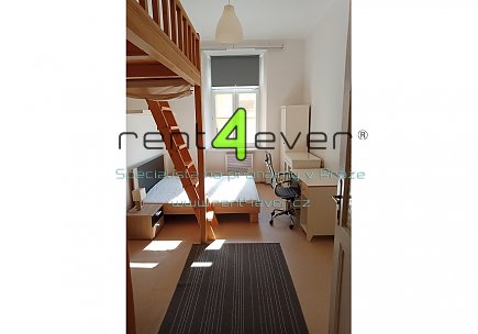 Pronájem bytu, Holešovice, Přístavní, byt 2+kk, 41 m2, cihla, komora, zahrada, částečně zařízený, Rent4Ever.cz
