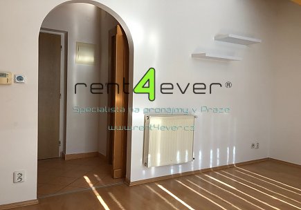 Pronájem bytu, Kobylisy, Vršní, mezonetový byt 3+kk, 50.3 m2, cihla, terasa, sklep, část. vybavený, Rent4Ever.cz