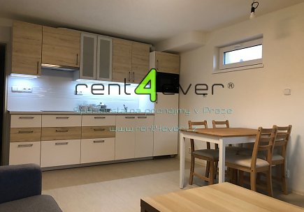 Pronájem bytu, Kamýk, Dolnojirčanská, suterénní byt 2+kk v RD, 41 m2, po rekonstrukci, zařízený, Rent4Ever.cz