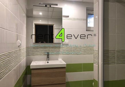 Pronájem bytu, Kamýk, Dolnojirčanská, suterénní byt 2+kk v RD, 41 m2, po rekonstrukci, zařízený, Rent4Ever.cz