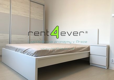 Pronájem bytu, Kamýk, Dolnojirčanská, suterénní byt 2+kk v RD, 41 m2, po rekonstrukci, zařízený, Rent4Ever.cz