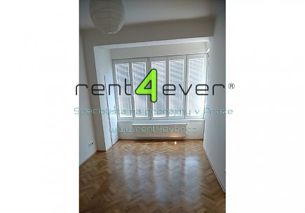 Pronájem bytu, Dejvice, Zavadilova, 3+1 ve vile, 90 m2, cihla, balkon, sklep, nezařízený nábytkem, Rent4Ever.cz