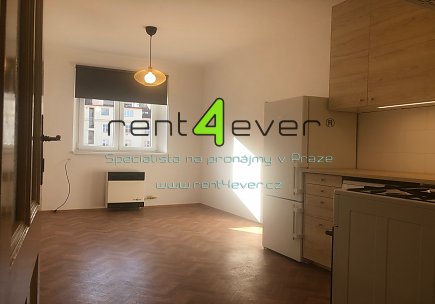 Pronájem bytu, Košíře, Brožíkova, byt 2+kk, 35 m2, po rekonstrukci, cihla, nevybavený nábytkem, Rent4Ever.cz