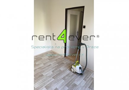 Pronájem bytu, Michle, Nuselská, byt 1+kk, 24 m2, po rekonstrukci, nezařízený nábytkem, Rent4Ever.cz