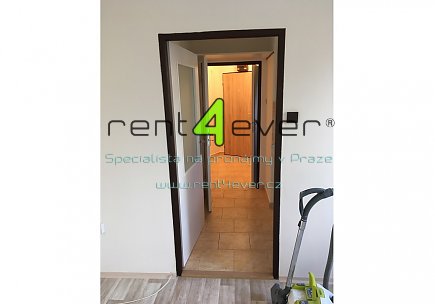 Pronájem bytu, Michle, Nuselská, byt 1+kk, 24 m2, po rekonstrukci, nezařízený nábytkem, Rent4Ever.cz
