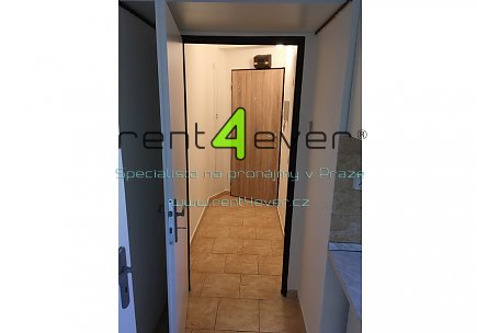 Pronájem bytu, Michle, Nuselská, byt 1+kk, 24 m2, po rekonstrukci, nezařízený nábytkem, Rent4Ever.cz