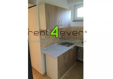 Pronájem bytu, Michle, Nuselská, byt 1+kk, 24 m2, po rekonstrukci, nezařízený nábytkem, Rent4Ever.cz