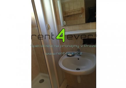 Pronájem bytu, Michle, Nuselská, byt 1+kk, 24 m2, po rekonstrukci, nezařízený nábytkem, Rent4Ever.cz