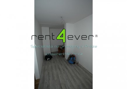 Pronájem bytu, Chodov, Květnového vítězství, 2+kk, 46.5 m2, po rekonstrukci, lodžie, část. vybavený, Rent4Ever.cz