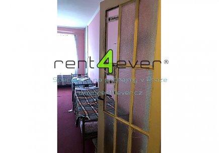 Pronájem bytu, Libeň, Prosecká, byt 2+1, 40 m2, komora, vybavený starším nábytkem, Rent4Ever.cz