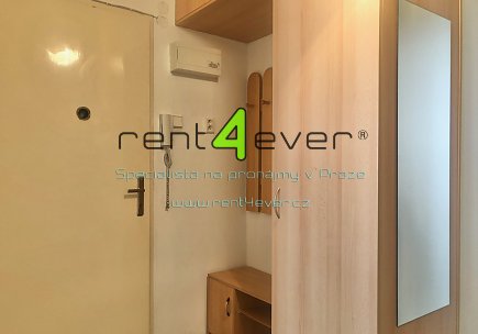 Pronájem bytu, Vinohrady, Kouřimská, byt 1+1, 55 m2, cihla, balkon, komora, nevybavený, Rent4Ever.cz