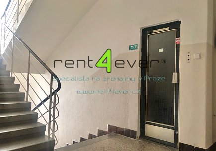 Pronájem bytu, Vinohrady, Kouřimská, byt 1+1, 55 m2, cihla, balkon, komora, nevybavený, Rent4Ever.cz