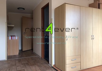 Pronájem bytu, Lipence, Jílovišťská, podkrovní byt 1+kk, 30 m2, cihla, vybavený nábytkem, Rent4Ever.cz
