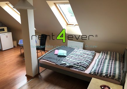 Pronájem bytu, Lipence, Jílovišťská, podkrovní byt 1+kk, 30 m2, cihla, vybavený nábytkem, Rent4Ever.cz