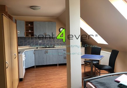 Pronájem bytu, Lipence, Jílovišťská, podkrovní byt 1+kk, 30 m2, cihla, vybavený nábytkem, Rent4Ever.cz