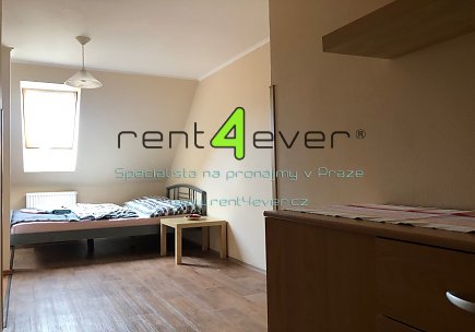 Pronájem bytu, Lipence, Jílovišťská, podkrovní byt 1+kk, 30 m2, cihla, vybavený nábytkem, Rent4Ever.cz