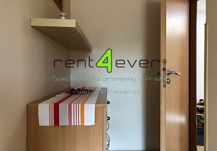 Pronájem bytu, Lipence, Jílovišťská, podkrovní byt 1+kk, 30 m2, cihla, vybavený nábytkem, Rent4Ever.cz