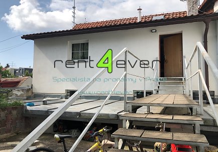 Pronájem bytu, Lipence, Jílovišťská, podkrovní byt 1+kk, 30 m2, cihla, vybavený nábytkem, Rent4Ever.cz