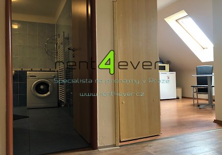 Pronájem bytu, Lipence, Jílovišťská, podkrovní byt 1+kk, 30 m2, cihla, vybavený nábytkem, Rent4Ever.cz