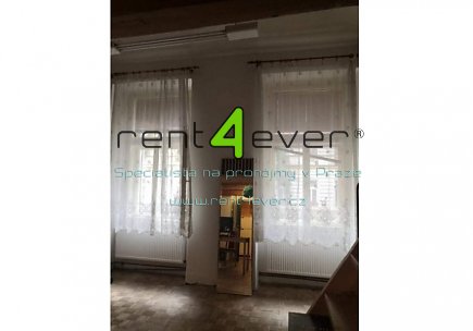 Pronájem bytu, Vinohrady, Budečská, byt 2+1, 70 m2, vestavěná patra, zařízený nábytkem, Rent4Ever.cz