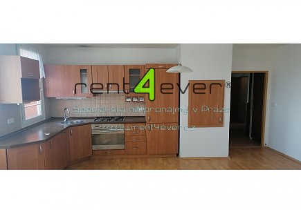 Pronájem bytu, Hloubětín, Slévačská, byt 3+kk, 67 m2, po rekonstrukci, lodžie, nevybavený, Rent4Ever.cz