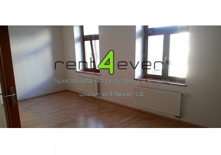Pronájem bytu, Břevnov, Na Petynce, byt 1+kk, 40 m2, cihla, výtah, nevybavený nábytkem, Rent4Ever.cz