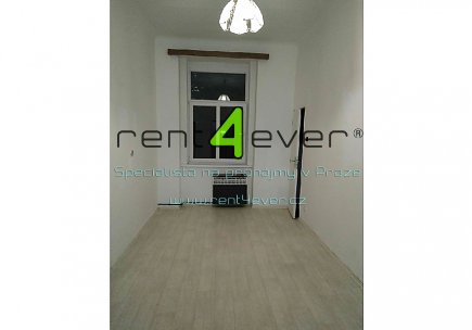 Pronájem bytu,  Holešovice, Komunardů, byt 2+kk, 47 m2, v přízemí cihlového domu, nezařízený, Rent4Ever.cz