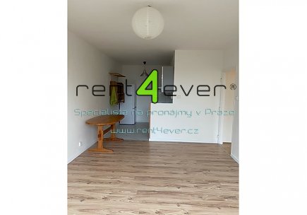 Pronájem bytu, Říčany, Na Kavčí skále, byt 2+kk, 45 m2, po částečné rekonstrukci, nevybavený, Rent4Ever.cz