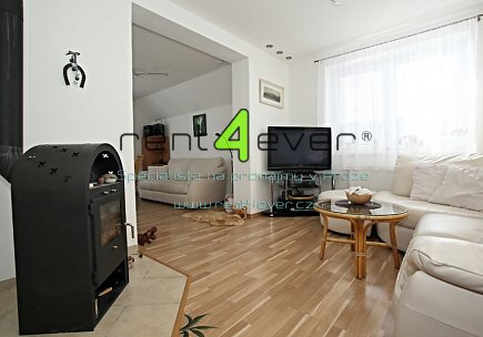 Pronájem bytu, Čelákovice, Petra Jilemnického, polovina RD, 3+kk, 82 m2, po rekonstrukci, balkon, Rent4Ever.cz