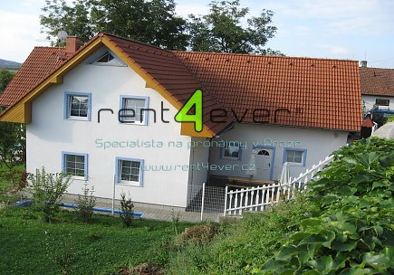 Pronájem bytu, Slapy, pronájem 1/2 domu, jedná se o 2 bytové jednotky 40 m2 a 70 m2, vybavené, Rent4Ever.cz