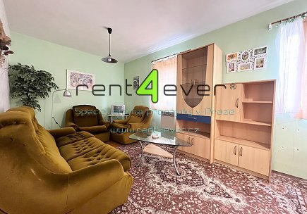 Pronájem bytu, Slapy, pronájem 1/2 domu, jedná se o 2 bytové jednotky 40 m2 a 70 m2, vybavené, Rent4Ever.cz