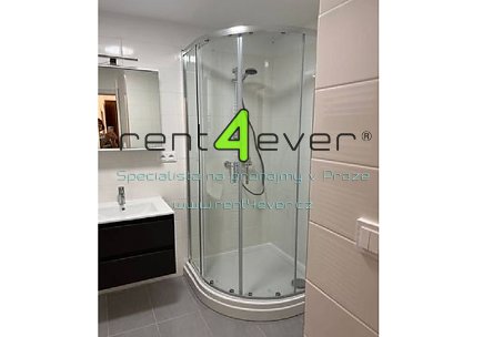Pronájem bytu, Smíchov, Lidická, 2+kk, 47 m2, po rekonstrukci, vestavěné patro na spaní, nezařízený, Rent4Ever.cz