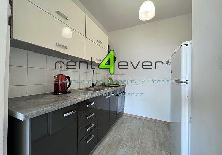 Pronájem bytu, Vršovice, Kodaňská, byt 2+kk, 45 m2, po rekonstrukci, sklep, výtah, zařízený, Rent4Ever.cz