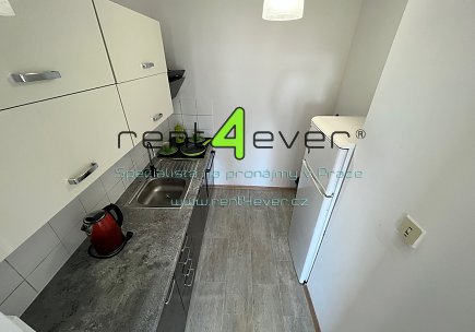 Pronájem bytu, Vršovice, Kodaňská, byt 2+kk, 45 m2, po rekonstrukci, sklep, výtah, zařízený, Rent4Ever.cz